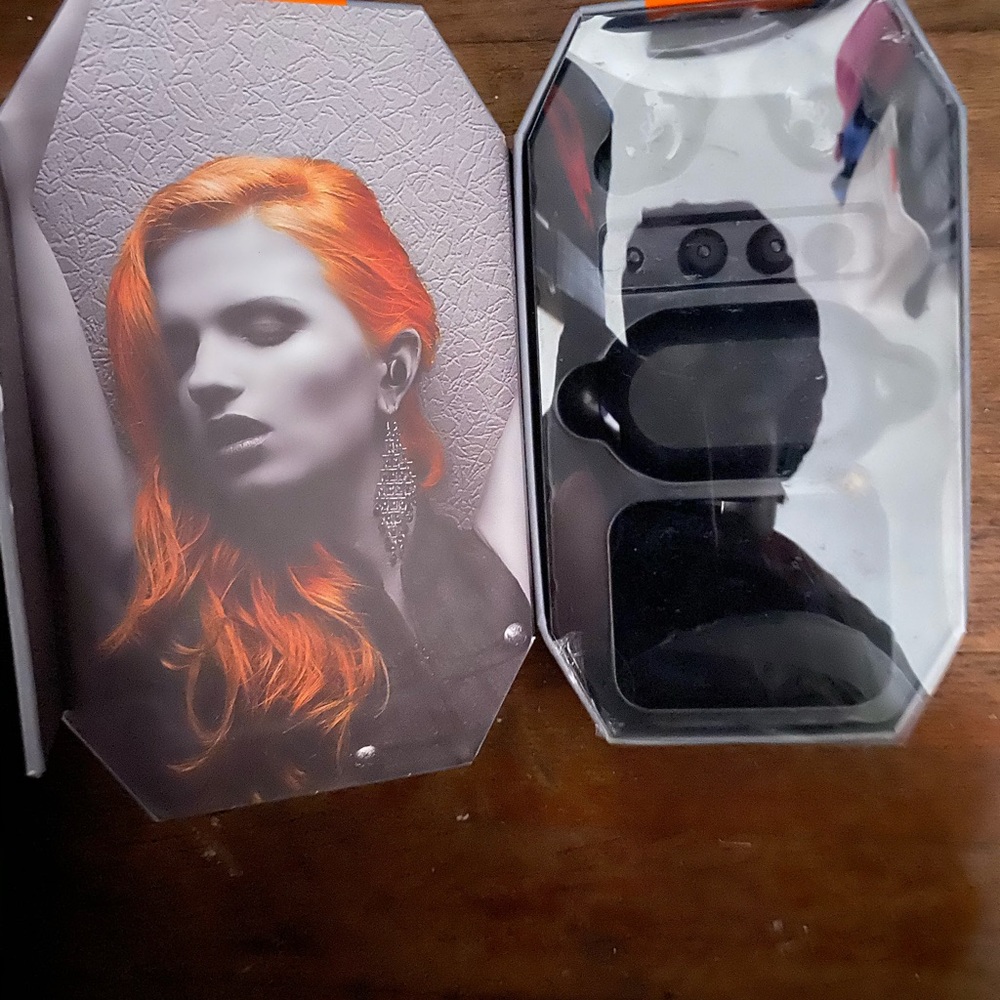 Wireless Earbuds - image 3